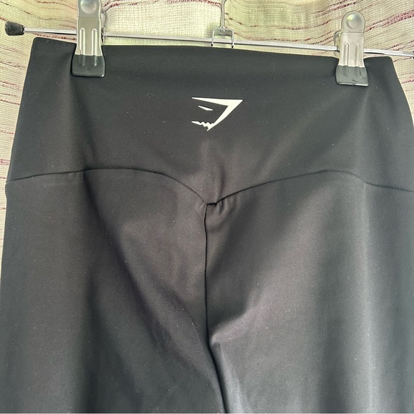 Gymshark Black High-rise Training Crop - Picture 3 of 5